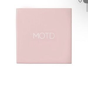 Highlighting Powder in Morning Sun MOTD Cosmetics